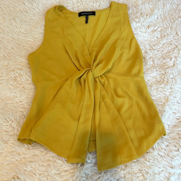 Beautiful mustard yellow top - Picture 1 of 5